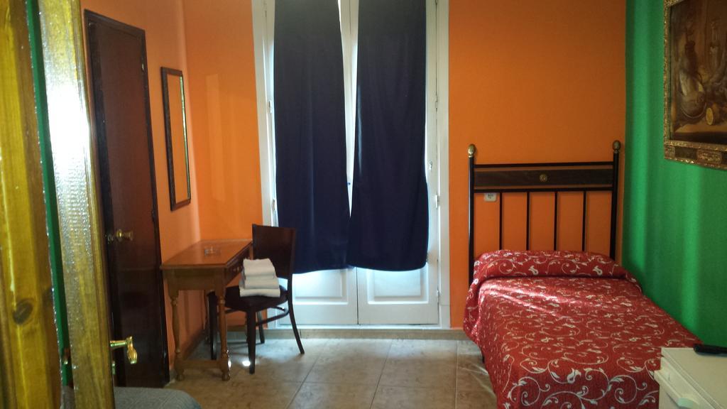 Hostal Rico Madrid Exterior photo