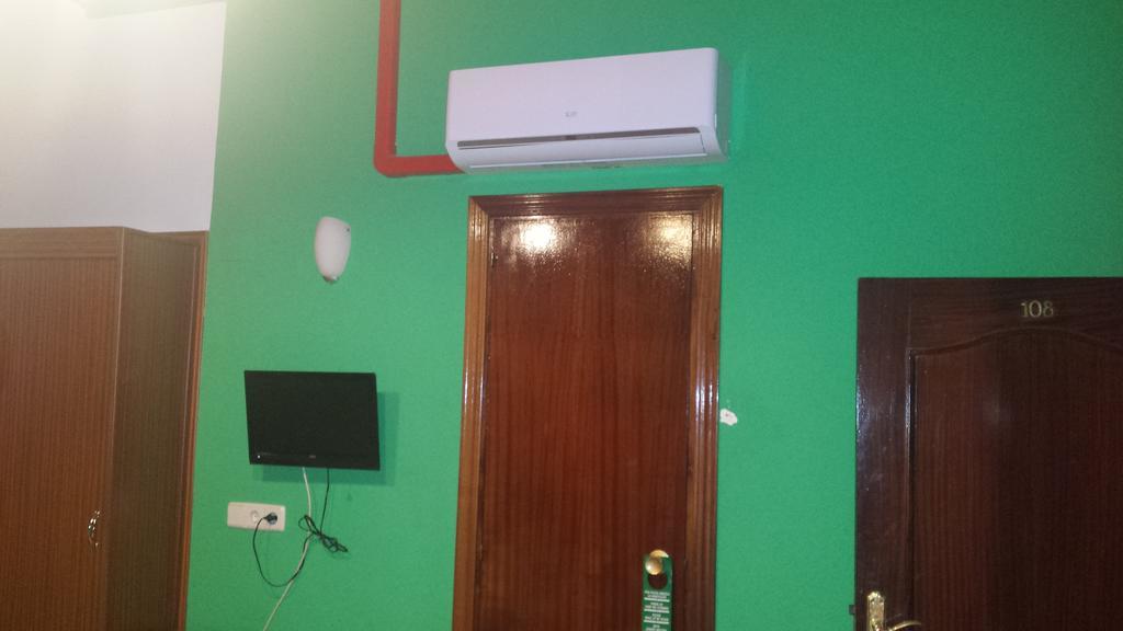 Hostal Rico Madrid Exterior photo