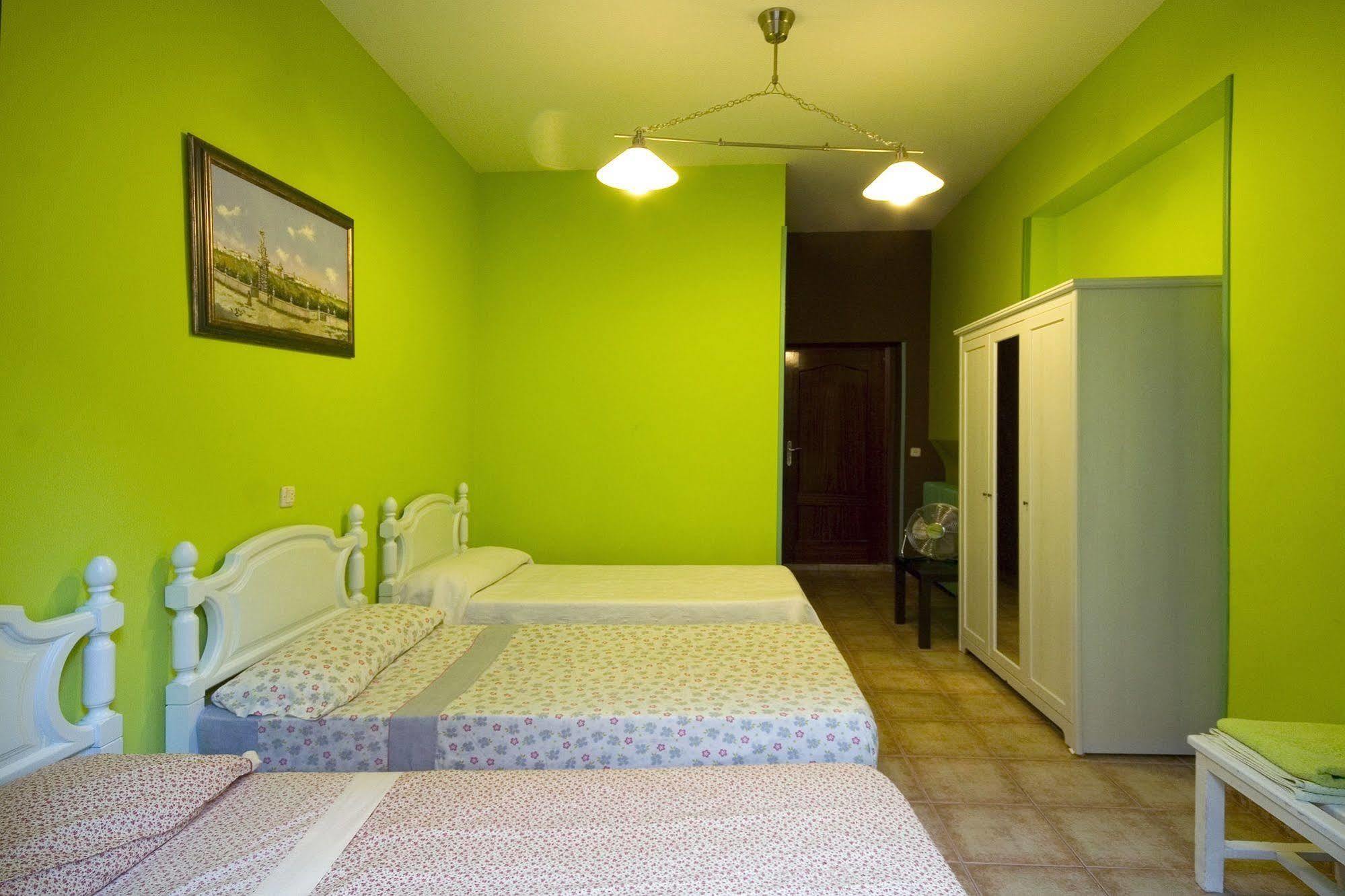 Hostal Rico Madrid Exterior photo